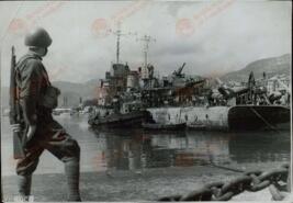 Luce: Puerto de Toulon. Barco de la Marina francesa. c. 1942
