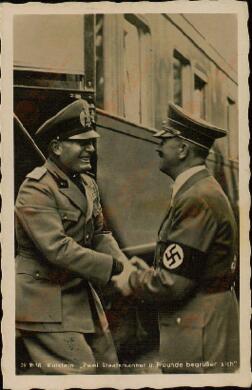 "Hitler y Mussolini. Dos hombres del Estado y amigos se saludan". 29 septiembre 1938