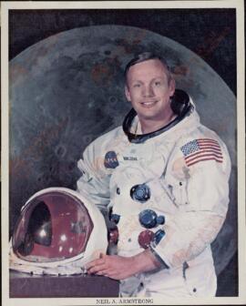 Armstrong, Neil A. (1930-), astronauta estadounidense. Primer hombre en pisar la Luna