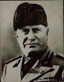 Mussolini, Benito. Associated Press: "Bases del nuevo imperio romano"