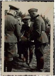 Militares nazis pasando revista a las tropas. Hess, Hitler, Skorzeny, entre otros