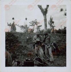 Conjunto de 20 Fotografías sobre la Vida Cotidiana durante la Guerra de Vietnam, c. 1965