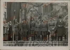 ABC, Blanco y Negro: Generales Solchaga, Dávila y Castro Girona en Pamplona. Imposición condecoraciones. 12 noviembre 1937