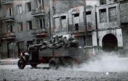 Primer Frente de Bielorrusia en Polonia: Vehículo militar circulando ojo