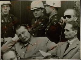 Khaldei, Yevgueni. Goering, Hess y Doenitz en el banquillo de acusados