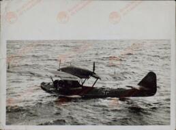 Central Press photos: "Una cuadrilla alemana ataca inesperadamente antes del ataque veloz"