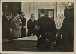 "El Führer y el primer ministro Chamberlain en el hotel del Rín en Dreesen. 22 - 23 septiembre 1938". Hoffmann.