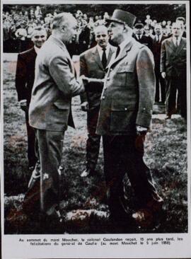 "En la cima del Monte Mouchet, el coronel Coulandon recibe, quince años después, las felicitaciones del general De Gaulle"