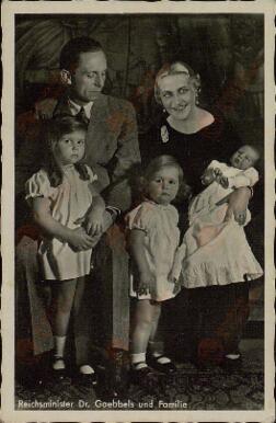 "Goebbels, Joseph y su familia". Por Hoffmann. 13 octubre 1938