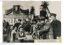 Festejos por los Acuerdos de Paz entre las Cinco Potencias, c. 1945