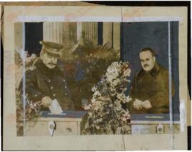 International News Photos / La Época / EE. Haynes: Stalin y Molotov votando. Moscú, 10 febrero 1947