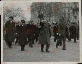 "El Primer Ministro en París". Winston Churchill y Charles De Gaulle después de la liberación de París