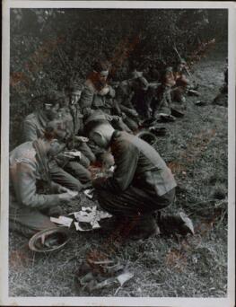 SS-PK Kriegsberichter Schulz: "A causa de los estragos de la batalla con gran despliegue de material bélico". Julio 1944