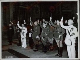 Luce: Dos fotografías de militares fascistas en entierro