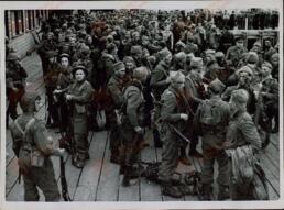 Fox Photos: "Operaciones conjuntas sobre el ataque en Dieppe. 20 agosto 1942"