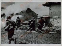 Fox Photos: "Soldados del ejército rojo que fuerzan a los alemanes desde el pueblo de Stronohold". 15 septiembre 1942