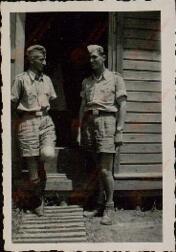 Dos soldados de la Wehrmacht en el este de Europa. Probablemente julio del 41